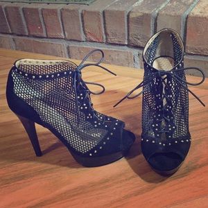 Bakers stylish heels with net and tie NWOT